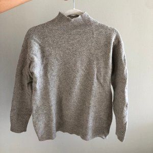 Uniqlo Gray Turtleneck Sweater